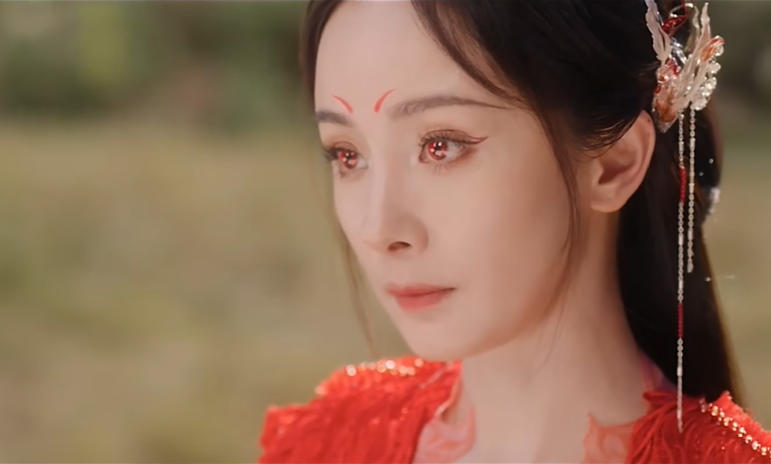 杨幂饰演的涂山红红